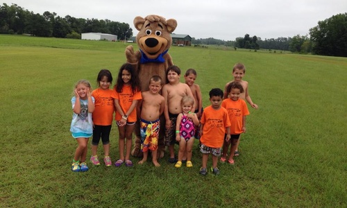 Group of children with Jellystone  mascot